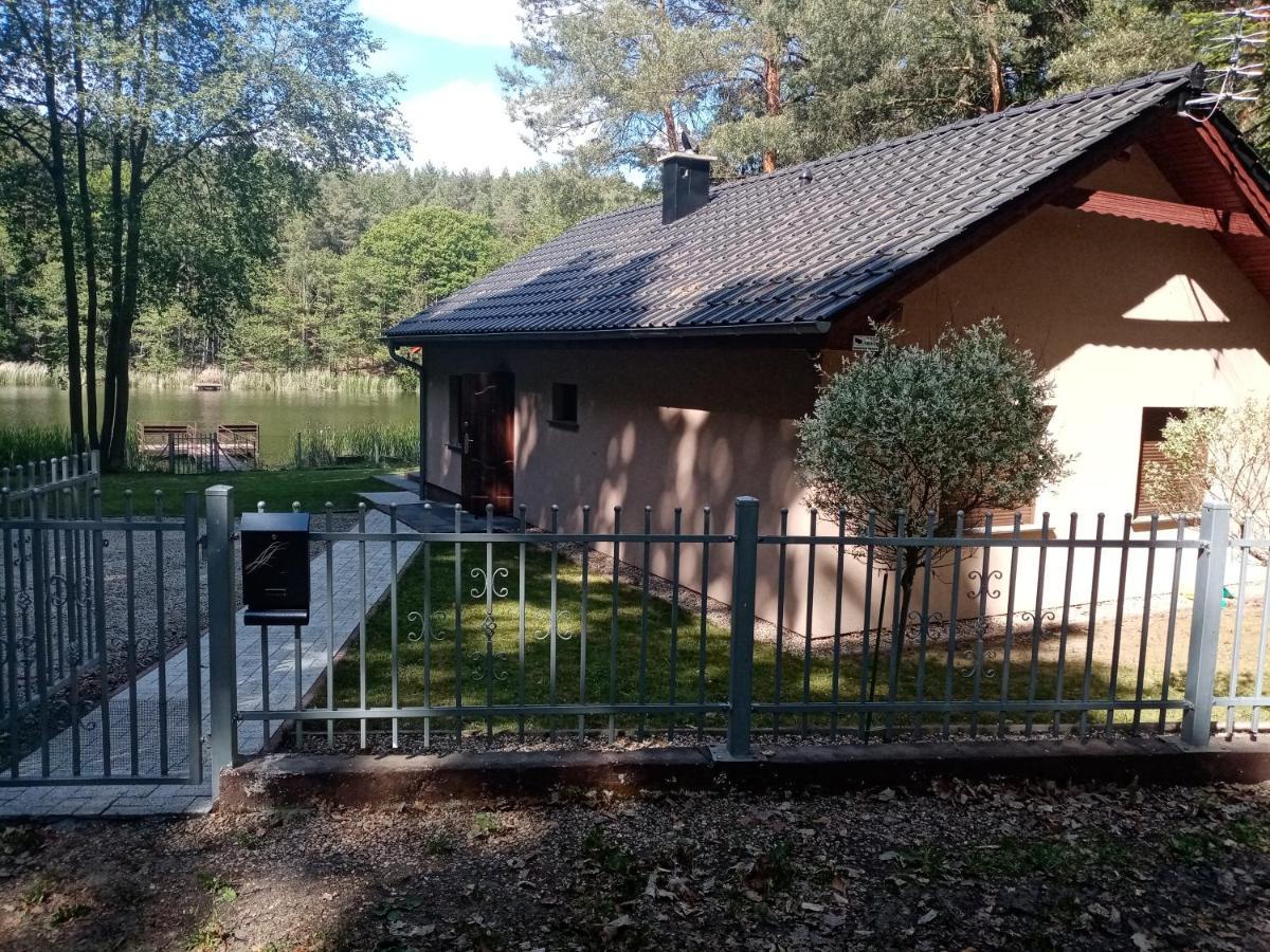 Urokliwy Domek Nad Brzegiem Jeziora Lubiatów Buitenkant foto