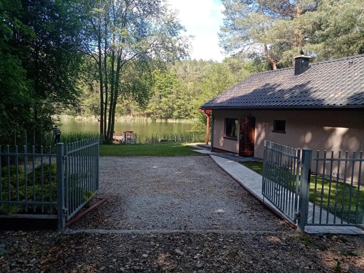 Urokliwy Domek Nad Brzegiem Jeziora Lubiatów Buitenkant foto