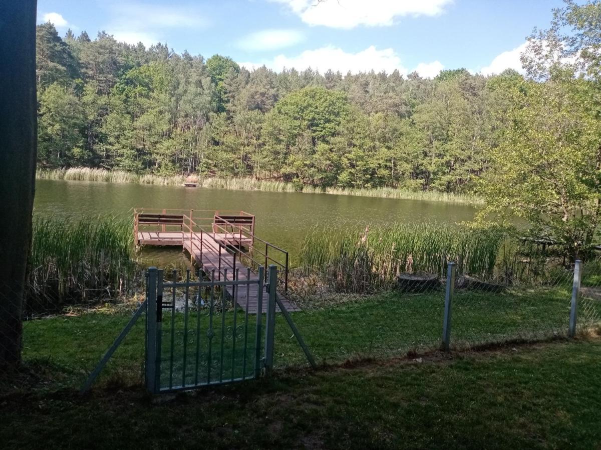 Urokliwy Domek Nad Brzegiem Jeziora Lubiatów Buitenkant foto