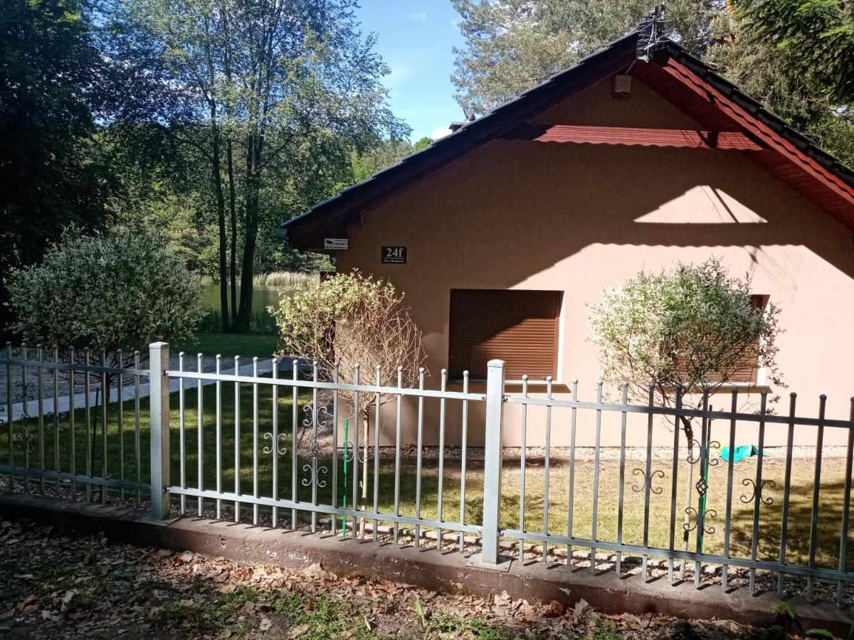 Urokliwy Domek Nad Brzegiem Jeziora Lubiatów Buitenkant foto
