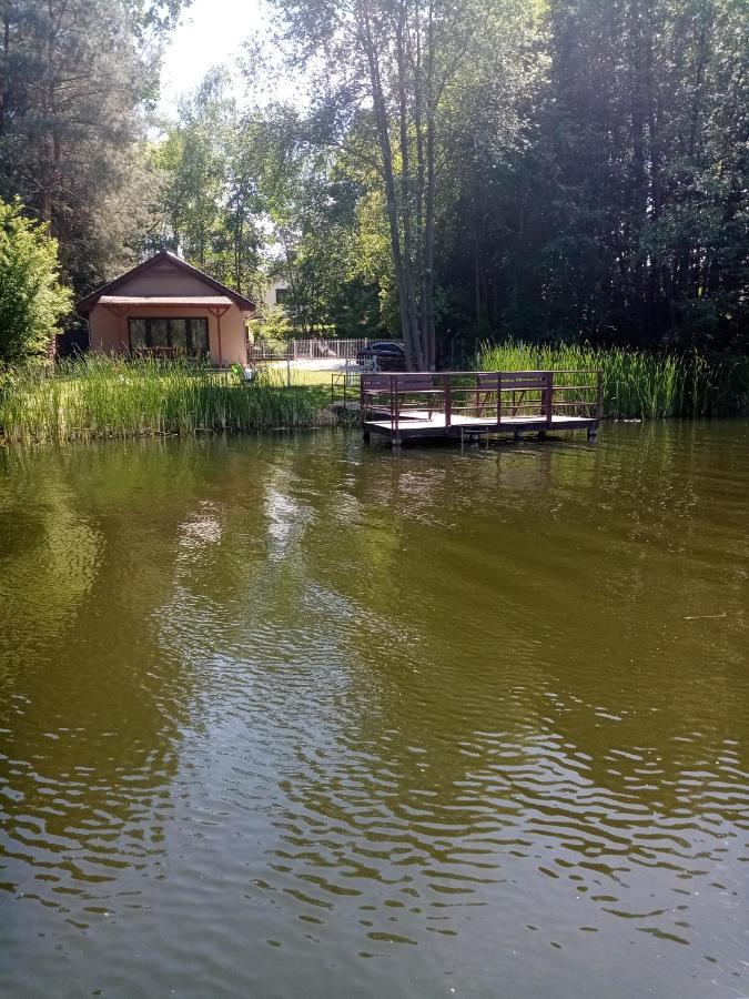 Urokliwy Domek Nad Brzegiem Jeziora Lubiatów Buitenkant foto