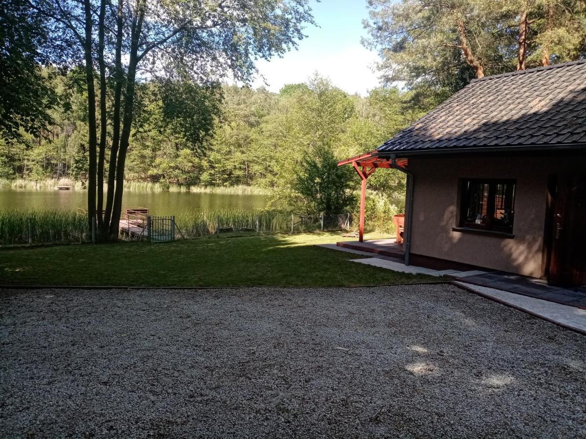 Urokliwy Domek Nad Brzegiem Jeziora Lubiatów Buitenkant foto