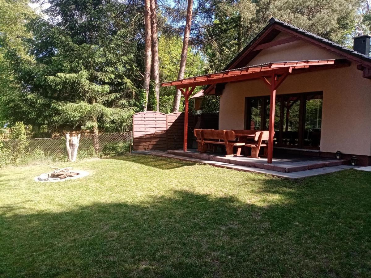 Urokliwy Domek Nad Brzegiem Jeziora Lubiatów Buitenkant foto