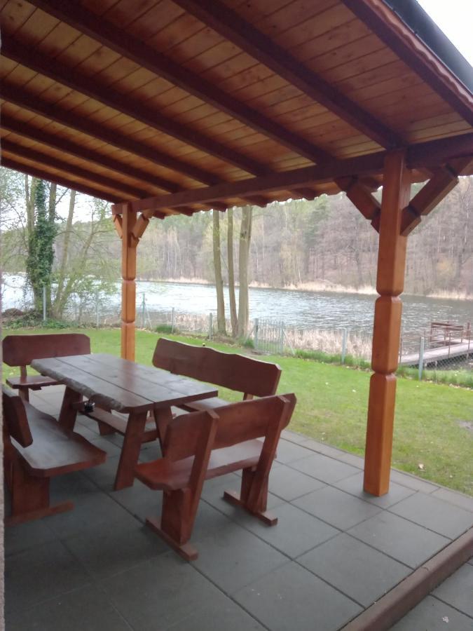 Urokliwy Domek Nad Brzegiem Jeziora Lubiatów Buitenkant foto