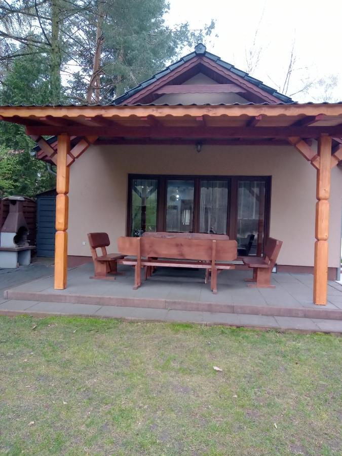Urokliwy Domek Nad Brzegiem Jeziora Lubiatów Buitenkant foto
